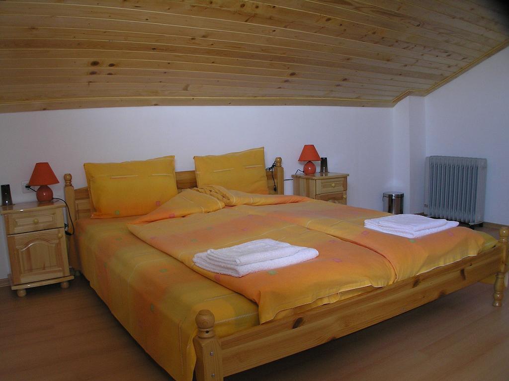 Karadzhovy Guest House Kalofer Pokoj fotografie