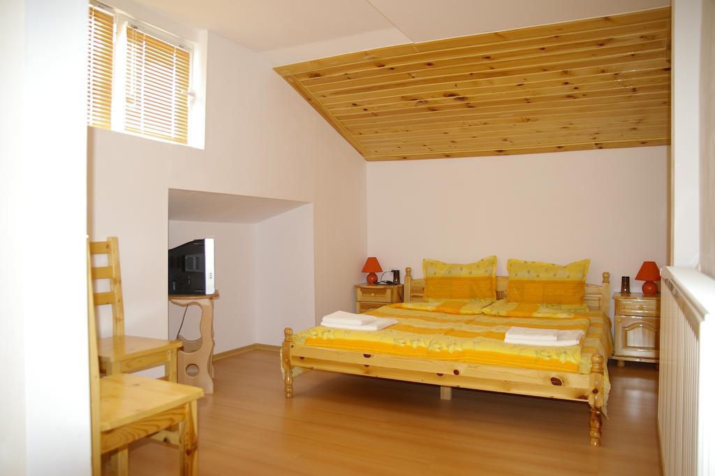 Karadzhovy Guest House Kalofer Pokoj fotografie